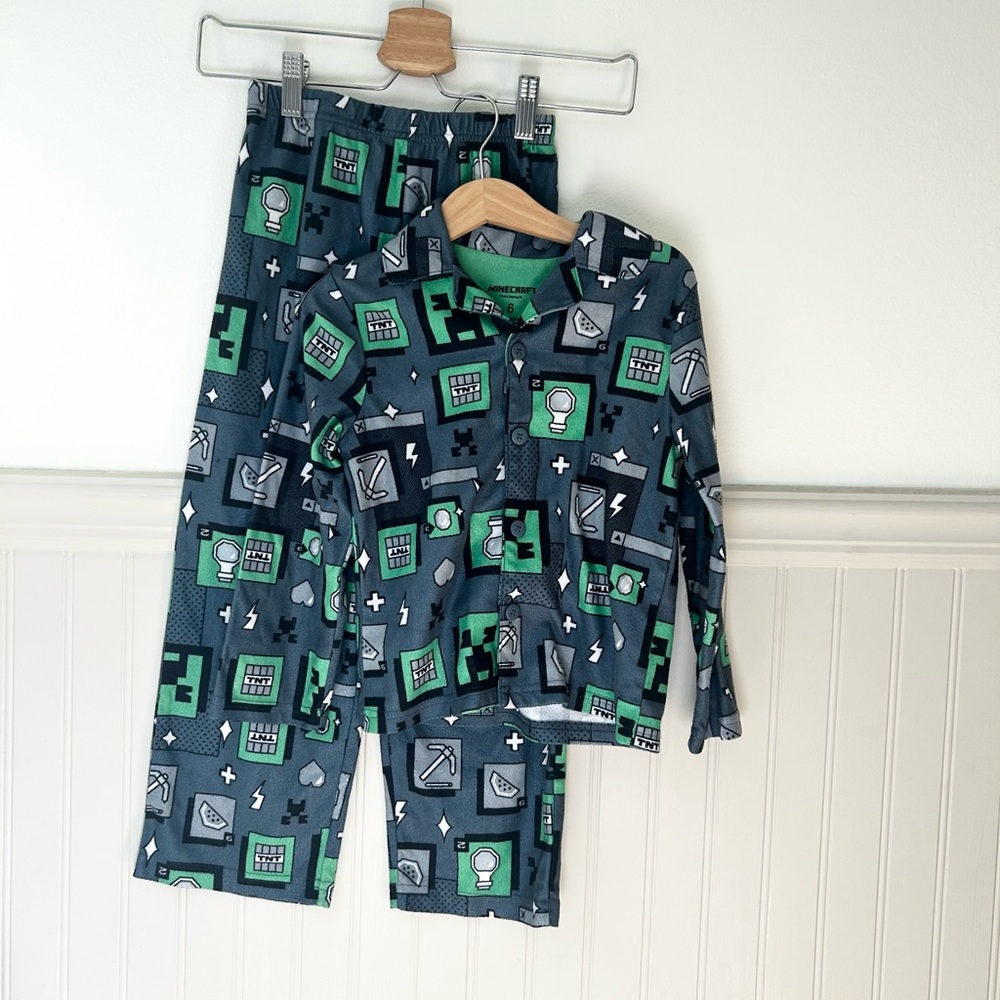 Minecraft Boys 6 AOP Creeper Cozy Green and Gray Kids Pajama Set